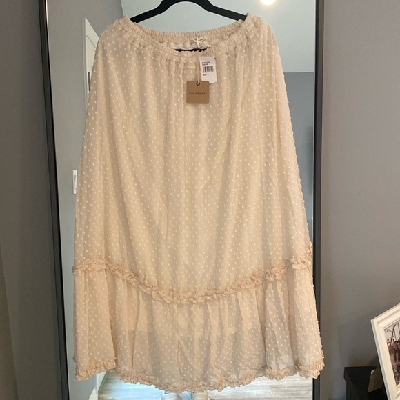 NWT Blu Pepper cream skirt size large. - Picture 3 of 4